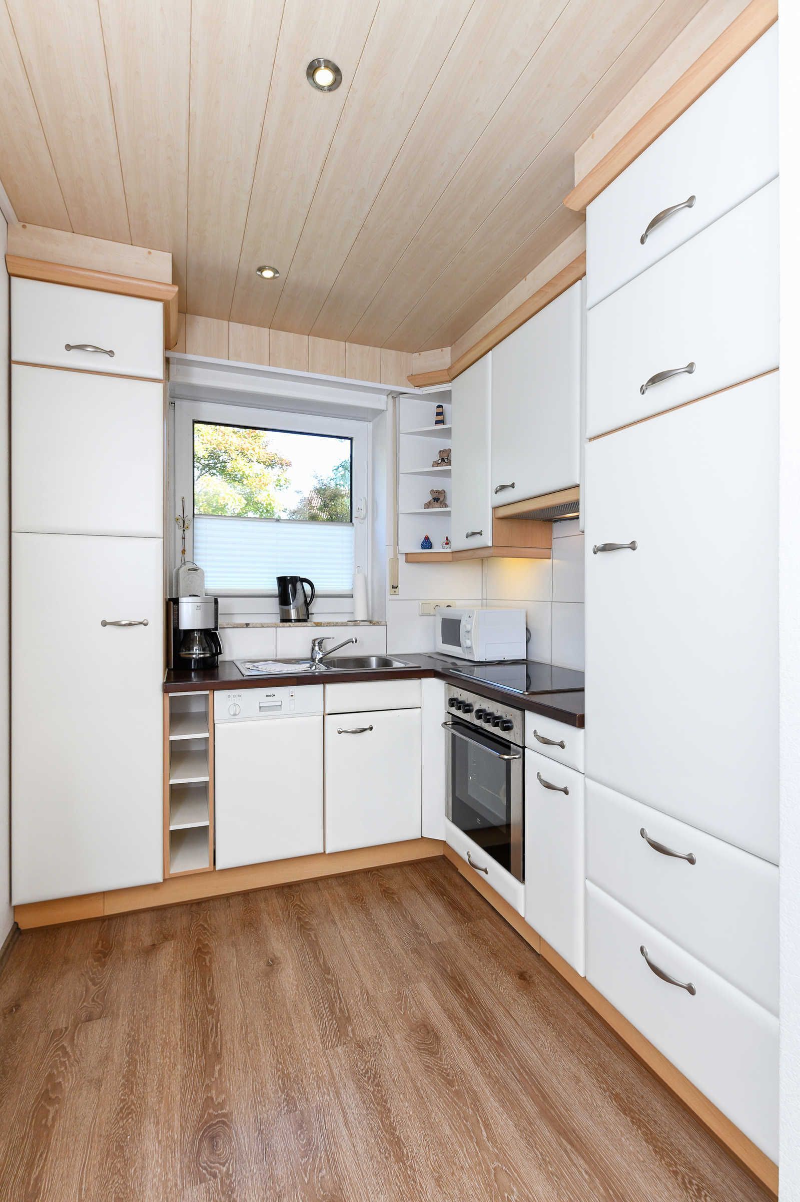 雪櫃、微波爐、焗爐、洗碗機