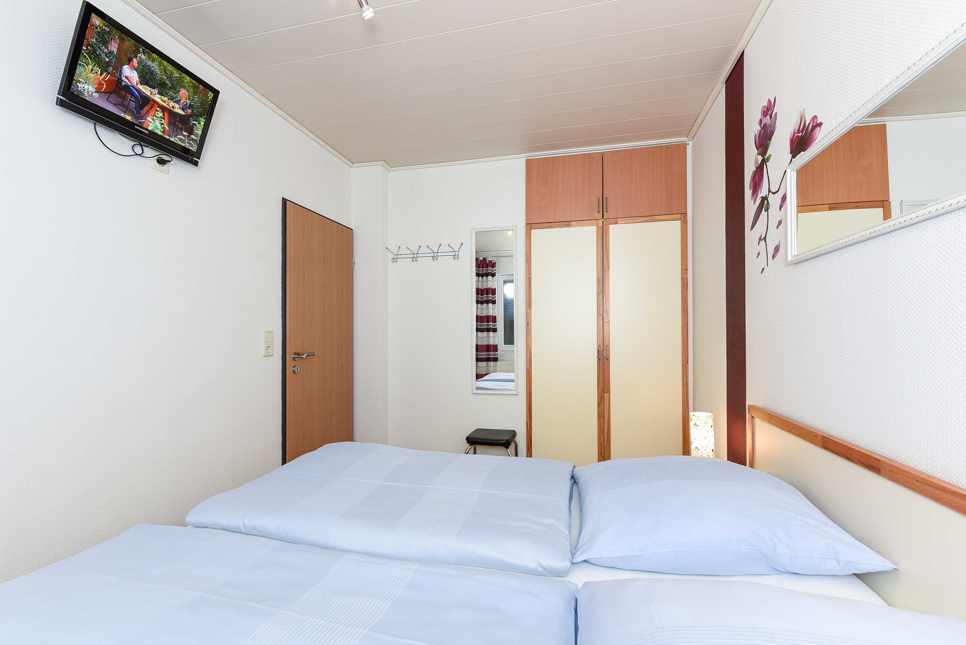 2 bedrooms, travel crib, WiFi