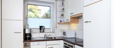 Kühlschrank, Mikrowelle, Ofen, Geschirrspüler