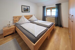 1 bedroom, internet, bed sheets