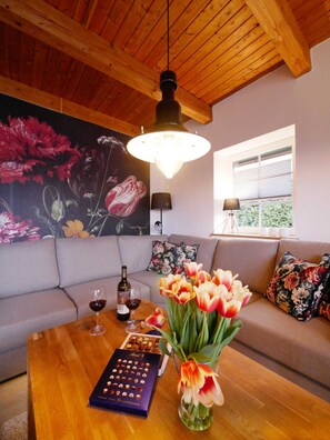 Unclassified image, 4 of 20, button