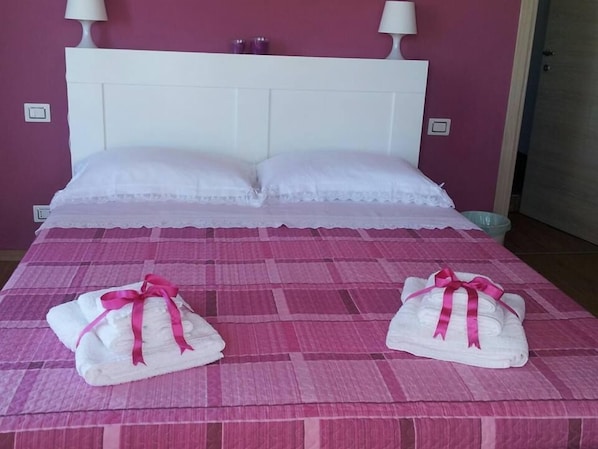 Free cots/infant beds, free WiFi, bed sheets