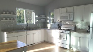 Fridge, microwave, oven, stovetop - *Spend Your Summer in the Cool Pines* with a great mountain view! (Ruidoso)