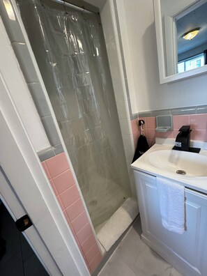 Toallas, papel higiénico