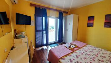 Kamar Double | Wi-Fi gratis dan seprai linen