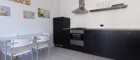 Apartment, 1 Schlafzimmer, Nichtraucher | Eigene Kochnische | Großer Kühlschrank, Ofen, Herdplatte, Espressomaschine