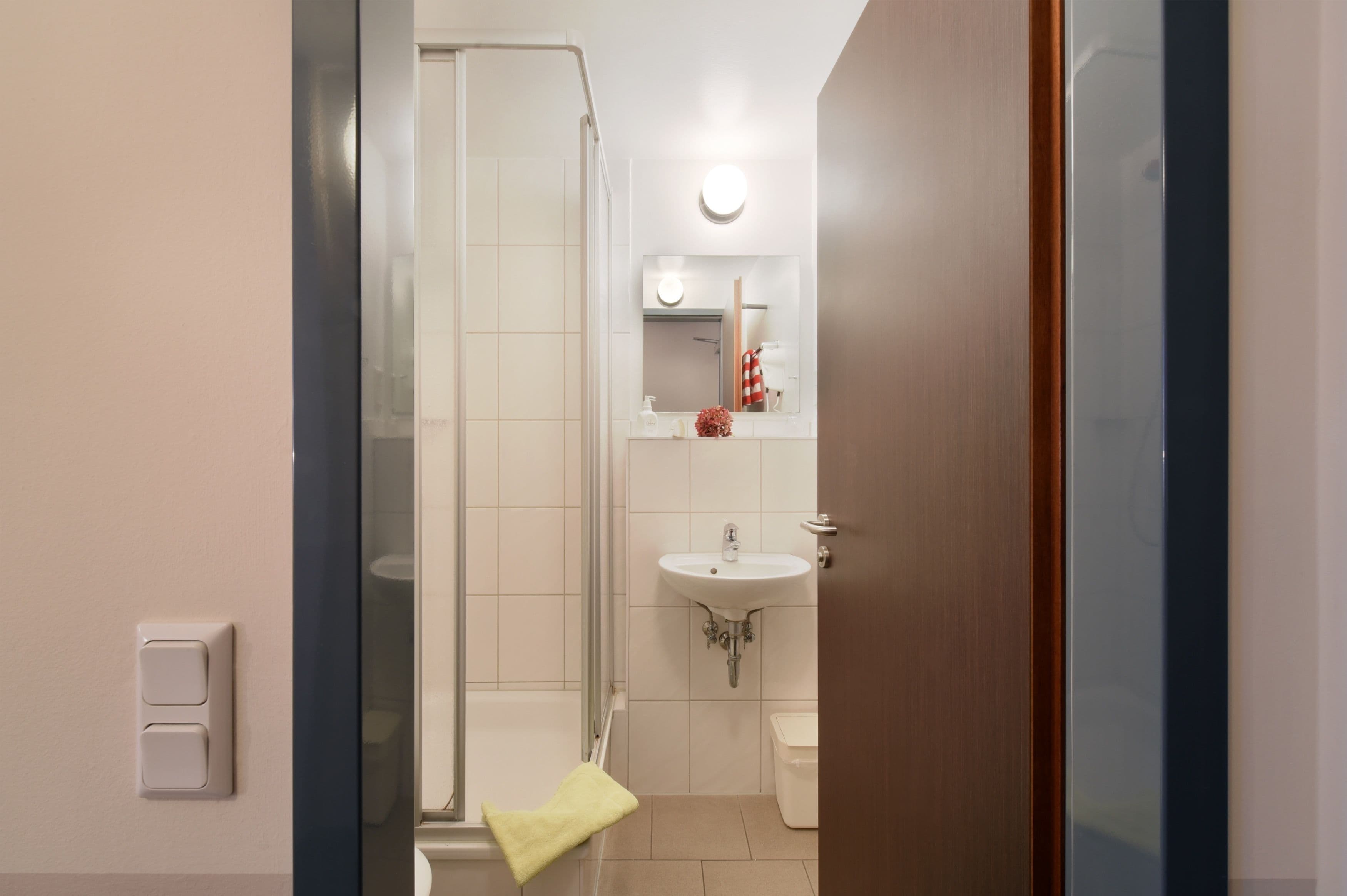Comfort Single Room | Bathroom | Shower, hair dryer, towels