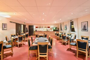 Tägliches Frühstücksbuffet gegen Gebühr