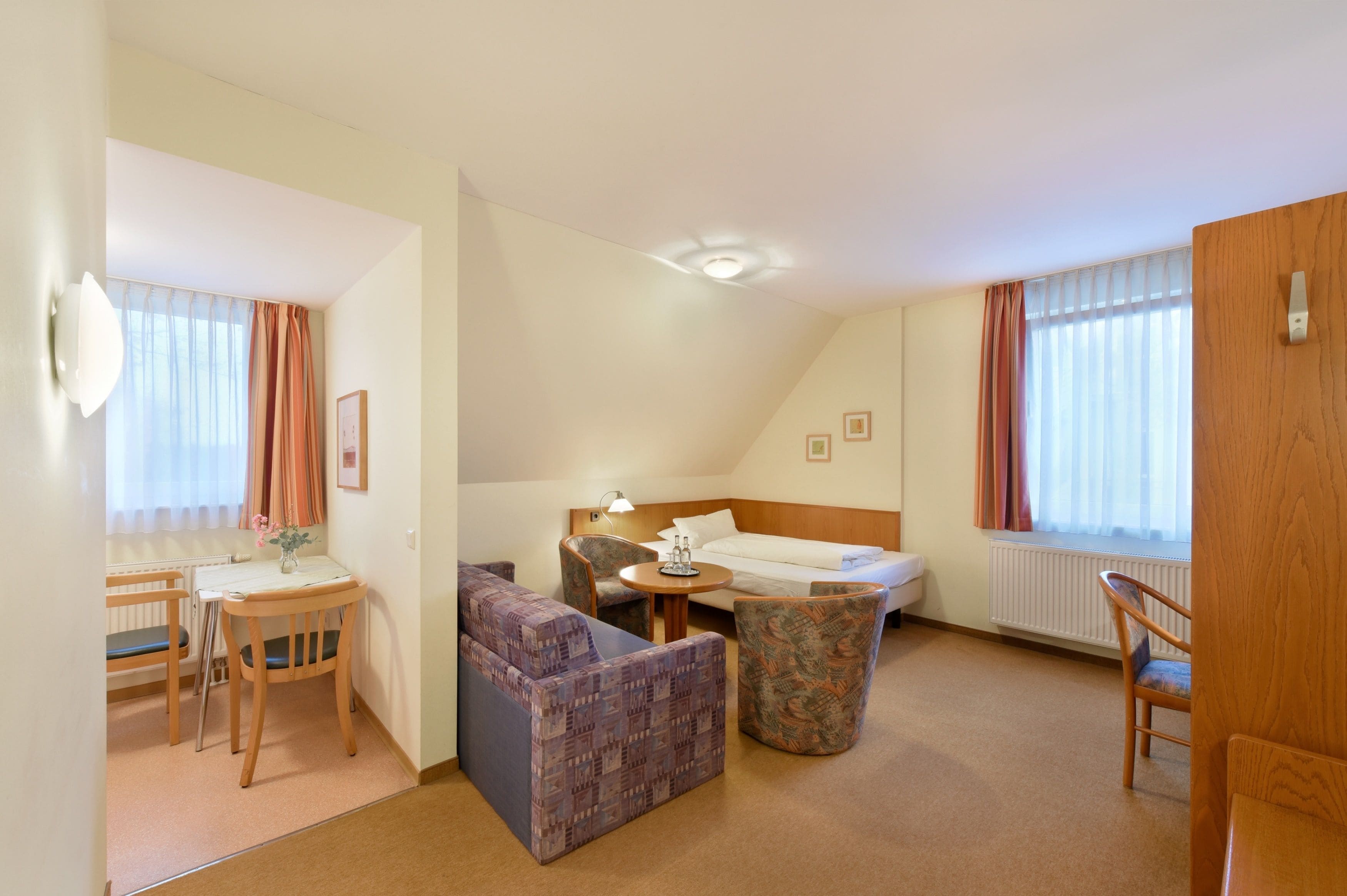 Apartment | Schreibtisch, Verdunkelungsvorhänge, schallisolierte Zimmer