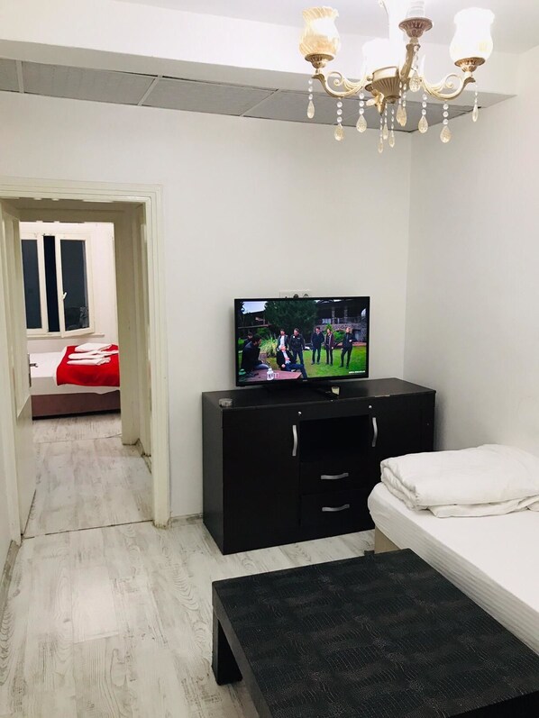 Departamento, 1 habitación | Área de sala de estar | Televisión LCD 