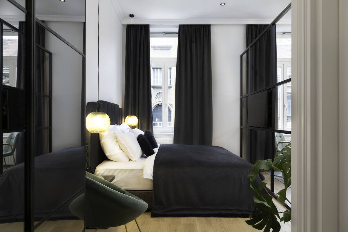 In-room safe, desk, soundproofing, iron/ironing board