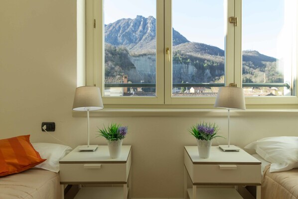 2 عدّة غرف نوم وبديكورات فريدة لكل غرفة وطراز فريد لكل وحدة