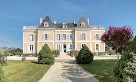 Front of property. Domaine De Pouzelande B&B