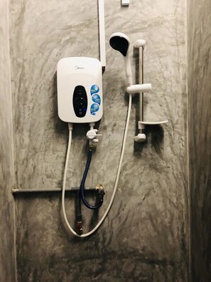 Bathroom shower - Cookoobird Home - Hostel (George Town)