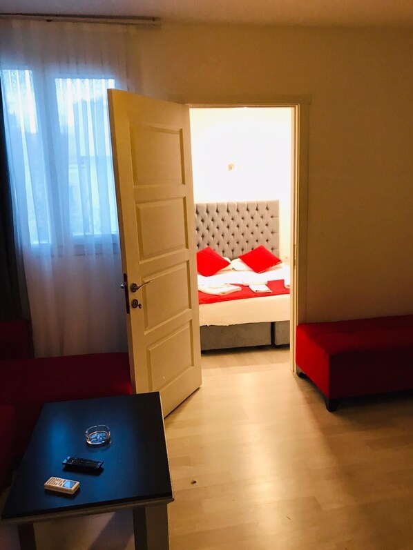 Studio, 1 Double Bed, Non Smoking | Living area