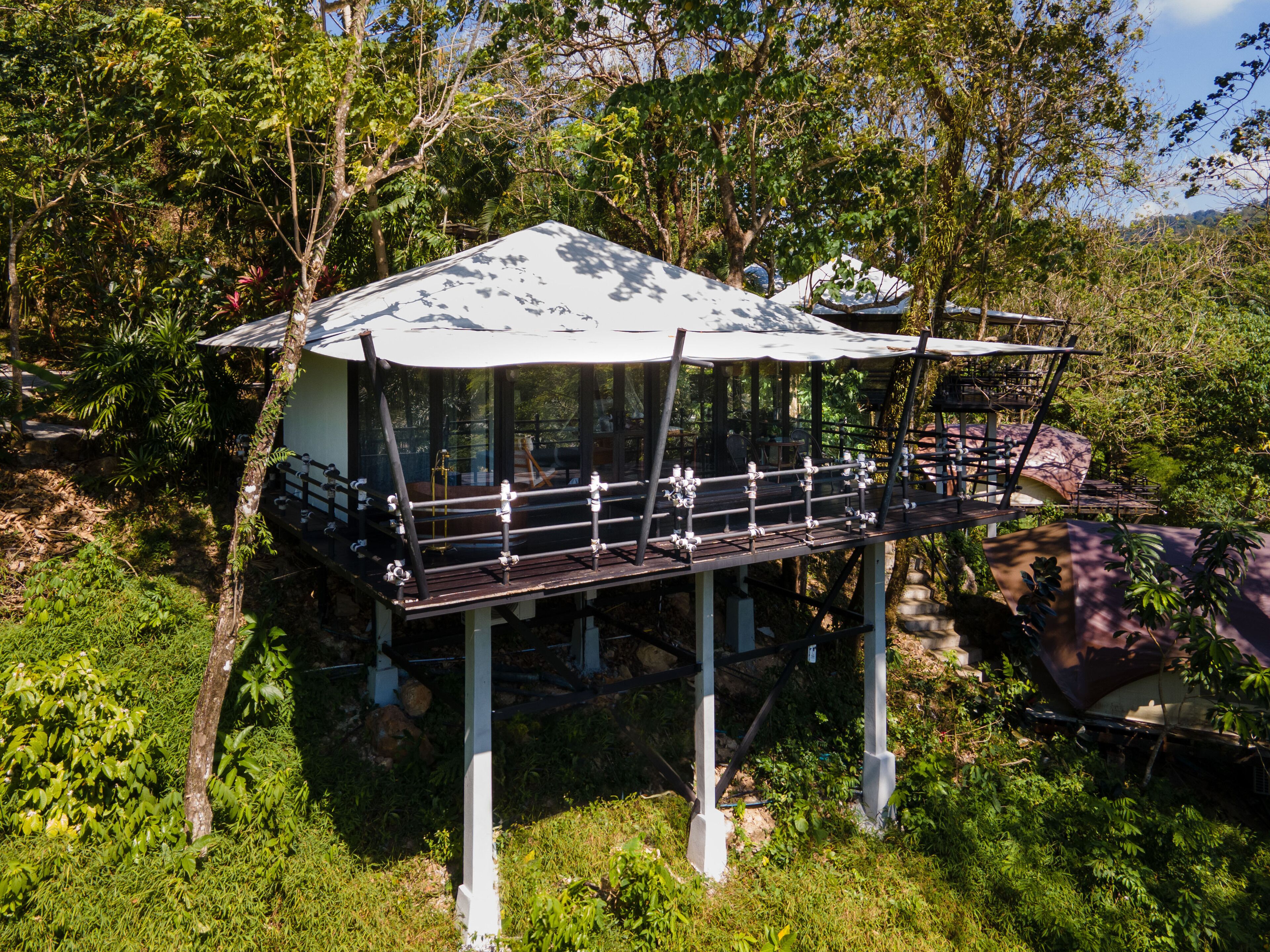 Exclusive Explorer Tent with Private Bathroom | Minibar, Zimmersafe, Schreibtisch, laptopgeeigneter Arbeitsplatz