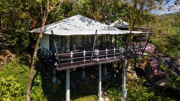 Exclusive Explorer Tent with Private Bathroom | Minibar, Zimmersafe, Schreibtisch, laptopgeeigneter Arbeitsplatz