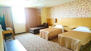 Kamar Twin Superior, 2 Tempat Tidur Twin, Bebas Asap Rokok | Meja kerja, tirai kedap cahaya, dan Wi-Fi gratis