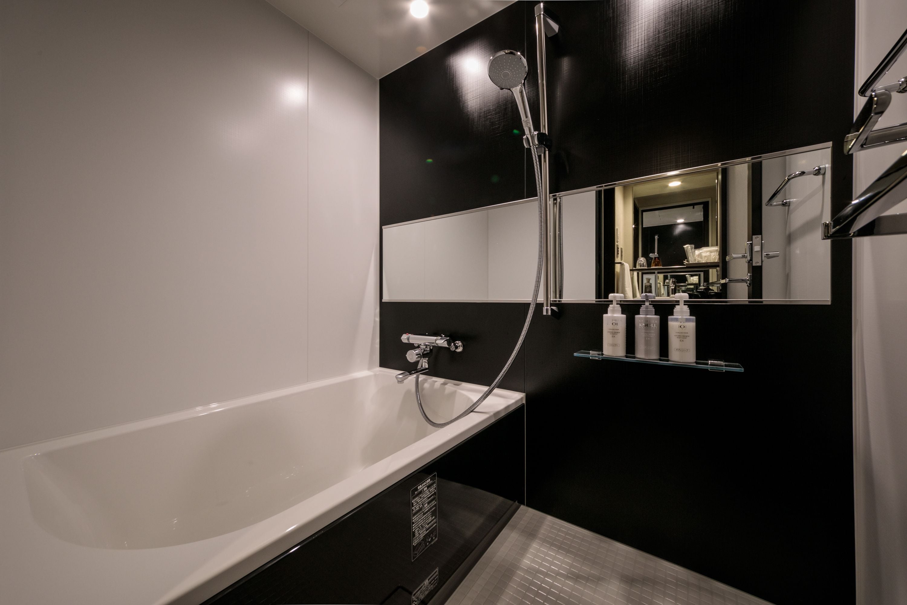 deep-soaking bathtub