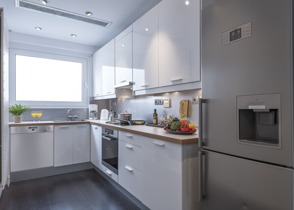 Apartment, 2 Bedrooms | Private kitchen
