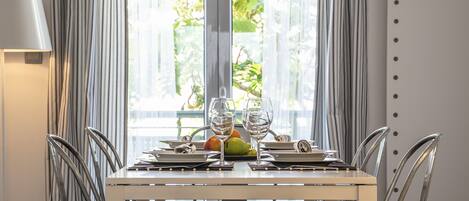 Apartment, 2 Bedrooms | In-room dining