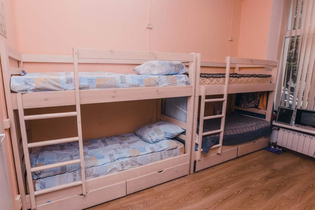 Bügeleisen/Bügelbrett, kostenloses WLAN, Bettwäsche