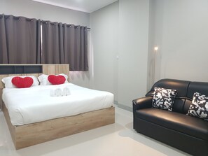 Standard Single Room, Non Smoking | Desk, laptop workspace, bed sheets - i Residence Hotel (Khlong Luang)