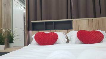 Standard Single Room, Non Smoking | Meja, ruang kerja komputer riba, cadar katil