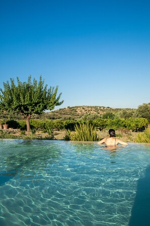 Seasonal outdoor pool - IUTA Glamping & Farm (Avola)
