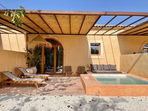 Suite | Premium bedding, down comforters, memory foam beds, minibar - IUTA Glamping & Farm (Avola)