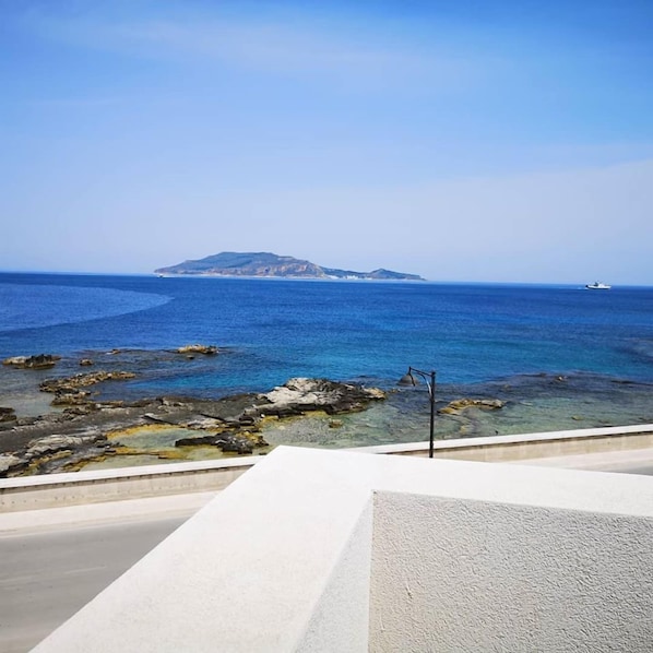 Chambre Double Supérieure, terrasse (Maistru) | Vue sur la plage/l’océan