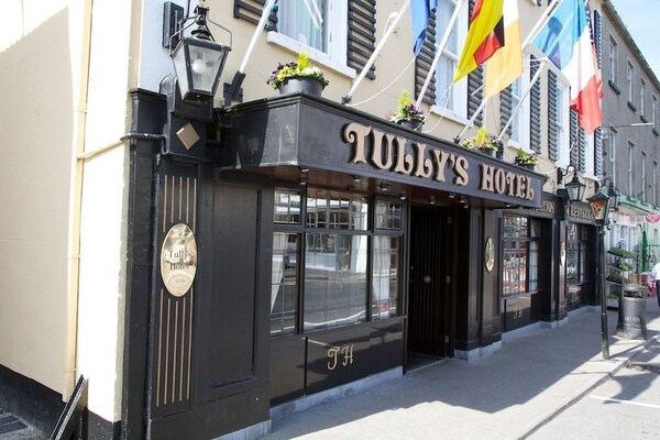 Tully's Hotel - Mayo