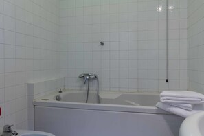 Appartement, 1 chambre | Baignoire relaxante profonde