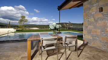 Villa | Terrace/patio