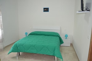 Escritorio, cunas gratuitas, camas plegables/adicionales y ropa de cama 