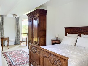 Cottage Tradition, salle de bains attenante, vue cour intérieure