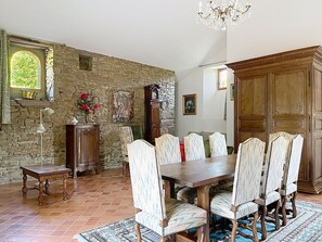Traditional-Ferienhaus, mit Bad, Blick auf den Innenhof | Speisen