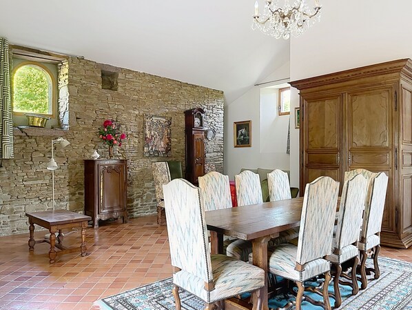 Traditional-Ferienhaus, mit Bad, Blick auf den Innenhof | Speisen