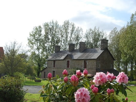 Exterior. Le Manoir du Butel