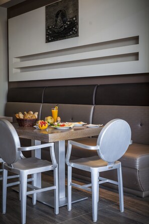 Tägliches inbegriffenes Frühstücksbuffet