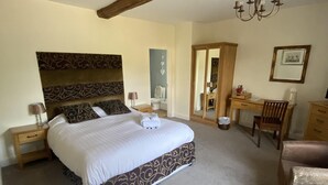 Chambre double, salle de bain attenante