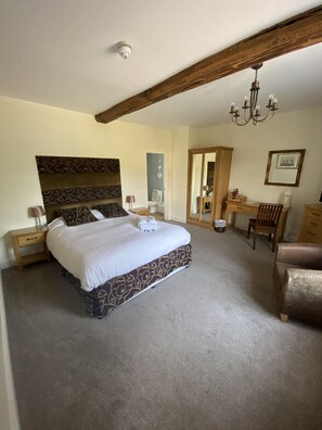 Chambre Double, salle de bains attenante