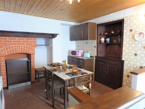 House, 2 Bedrooms, Lake View | Private kitchen | Full-size fridge, microwave, oven, stovetop - Casa della Torre (Stresa)