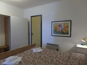 Apartment, 1 Schlafzimmer | 1 Schlafzimmer, Daunenbettdecken, Schreibtisch, Babybetten