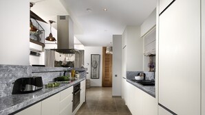 Villa | Private kitchenette | Coffee/tea maker, full-sized fridge, microwave, oven - Regnum Golf Country 5 bedroom 5 (Bodrum)