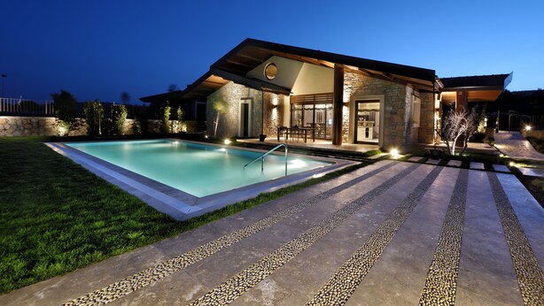 Outdoor pool, pool umbrellas, pool loungers - Regnum Golf Country 5 bedroom 5 (Bodrum)