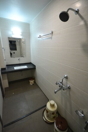 Shower - Hotel Dhantara (Rahata)