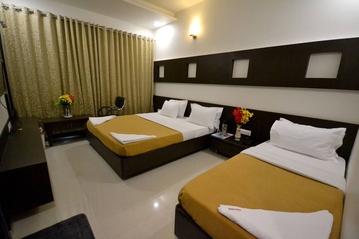 Standard Double Room, 1 King Bed, Non Smoking, City View