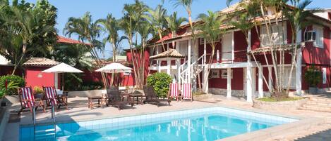 Outdoor pool, sun loungers