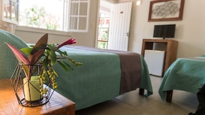 Triple Room | Minibar, free WiFi, bed sheets - Pousada Tartaruga (Búzios)